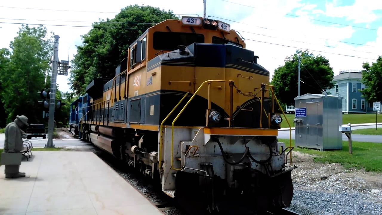 RAILCARS MOVED ENGINES SWITCHING BETWEEN TRACKS - YouTube