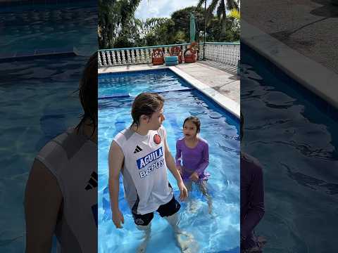 KENDALL SE PERDIÓ EN LA PISCINA #humor #familiaibañez #comedia #casosdefamilia #comedy #divertido