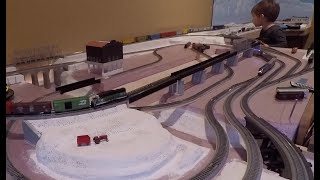 N Scale: Running Trains Small Layout Update