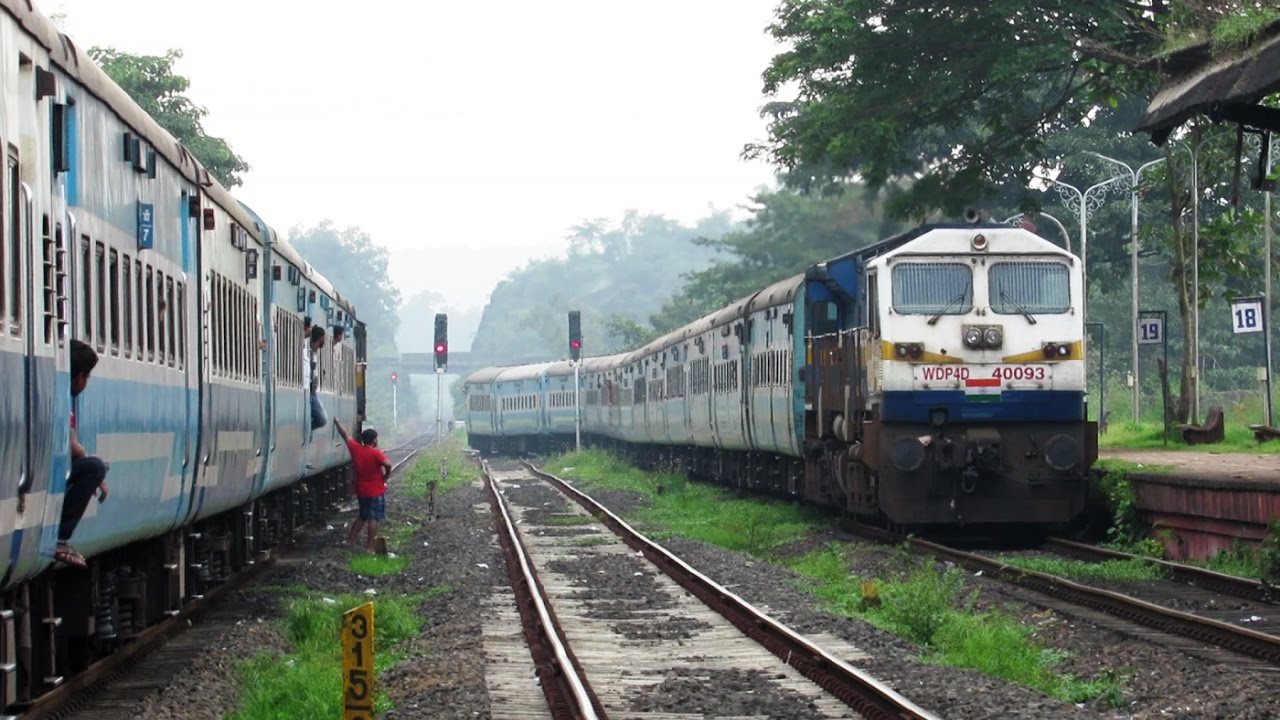 JANSHATABDI crossing JANSHATABDI - Konkan Railways !!