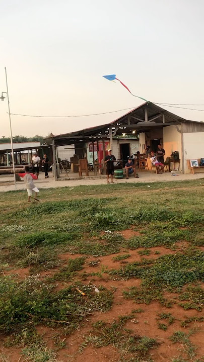 Brother Raka woke up flying a kite on the beach #dj #duniarakarya #shrots