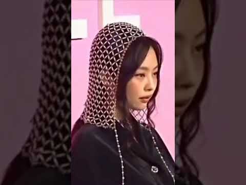 إطلالة جيني في حفل شانيل شانيل البشرية