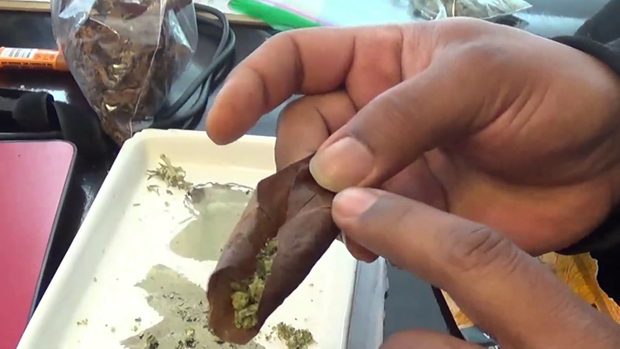 How to Roll a Swisher Blunt - The Right Way