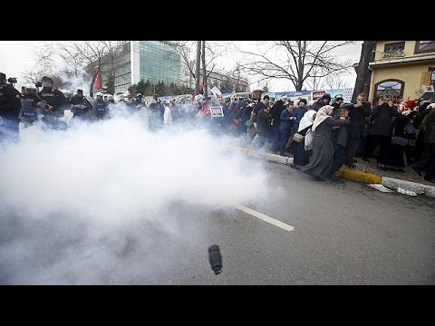 Zaman Gazetesi Binası önünde Polis Müdahalesi