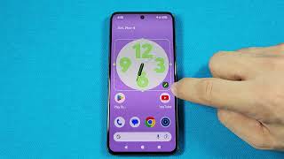 Clock widget on home screen for Android 14 pixel phone