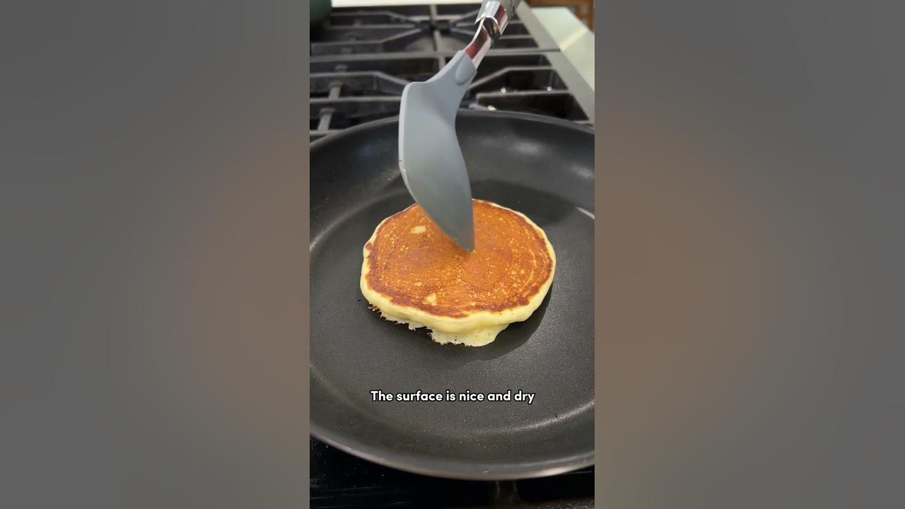 How to Tell When to Flip the Pancakes - YouTube