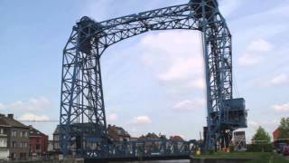 Video thumbnail of "De Brug Van Willebroek - Wannes Van de Velde"