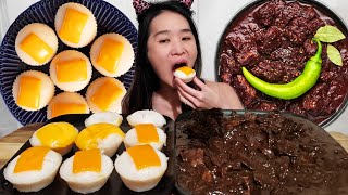 Foreigner Eating Filipino Pork Blood Stew & Puto Reaction! Dinuguan & Steamed Rice Cakes - Mukbang