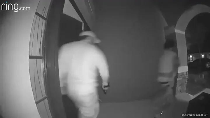 Florida Cops Looking for Suspect Seen in Airbnb Vi...