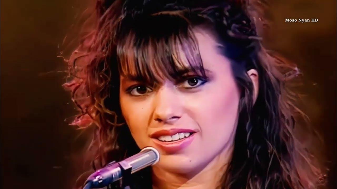 Bangles walk like. Сюзанна Хоффс. Susanna Hoffs. Сузанна Хоффс американская певица. 02 - The Bangles - walk like an Egyptian.