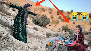 Download Lagu 😱 Shocking Desert Mystery! Fatemeh \u0026 Operator Search for Samira 🌙🏜️ MP3 Download Lagu 😱 Shocking Desert Mystery! Fatemeh \u0026 Operator Search for Samira 🌙🏜️ MP3