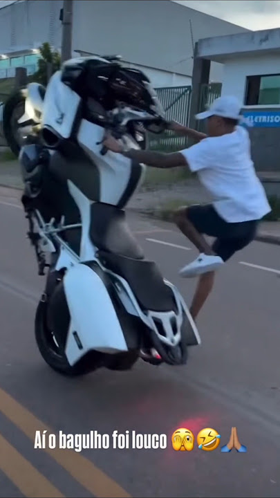 Nino abravanel dando grau e caindo da moto #shorts #ninoabravanel #nino #grau #grauderua #244 #moto