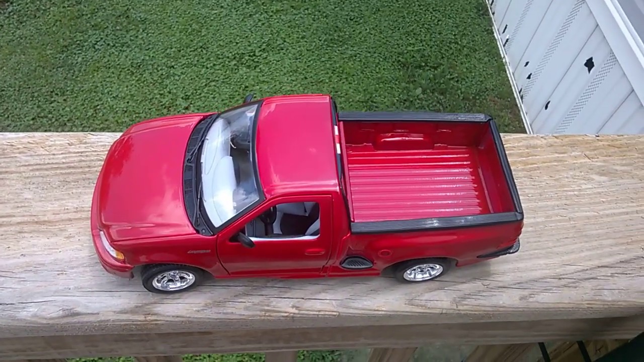 1:21 Scale 2001-2004 Ford F-150 SVT Lightning--Maisto - YouTube