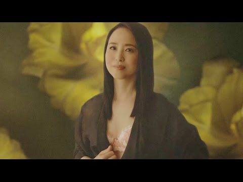 松田聖子 54歳でCM初の下着姿を披露!絵画のよう