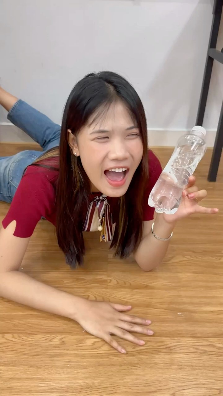 Su Hao comedy: playing drums with sore hand ?