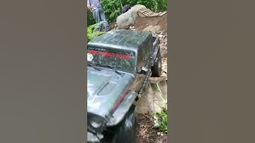 Axial scx10iii Jeep Gladiator ramp send it!! #scale #slowmotion #crawler #sendit #gladiator
