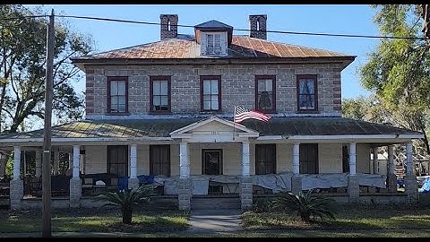 Ep3  Estate Sale & Pressure Washing - We Bought an Abandoned Old 1907 Four Square Home!