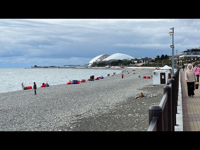 Jinsiy aloqa: eringizni qanday mamnun qilish kerak Yigit qolini qiz dostining bilagiga qoyib, uni hayajonga olib keladi.