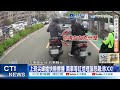 【每日必看】兩車轉彎"險擦撞"街頭叫囂?! 南投驚見竊賊"沿路試手氣"? 20260521