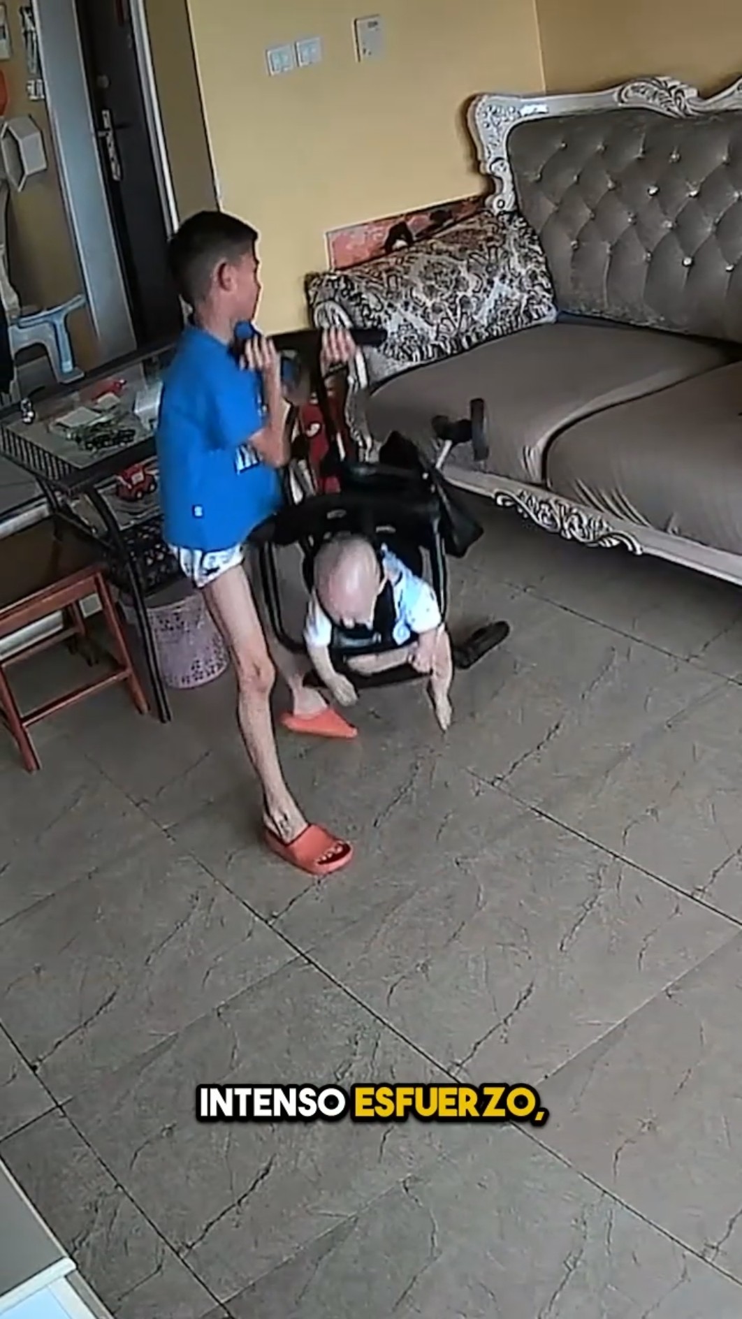 El momento más tierno entre hermanos ??