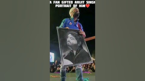 Arijit sing apna fan ke aath se bane apne photo ko dekh kar bahut kh #shorts #shorts #youtubeshorts