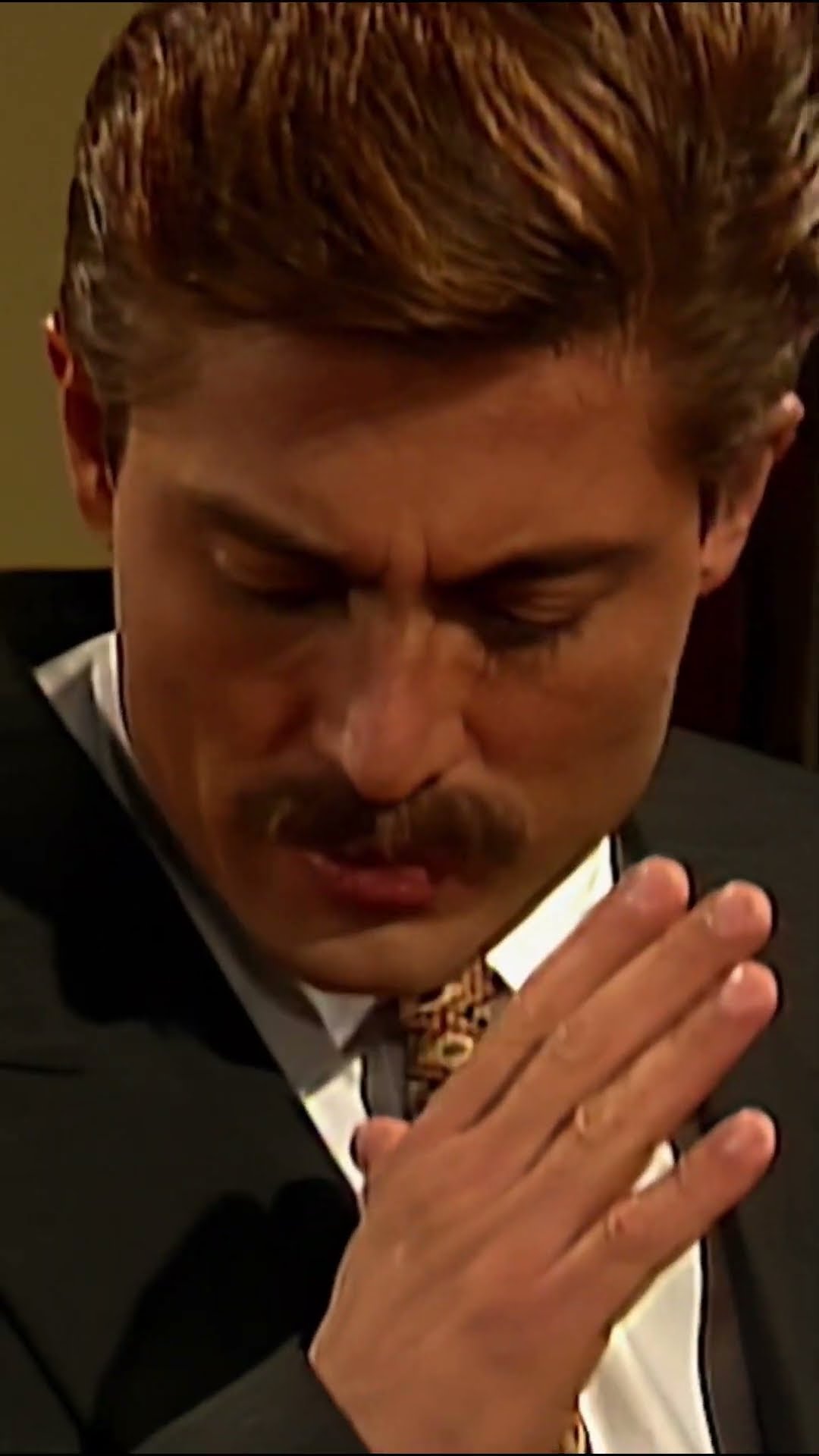 Te lo pido de rodillas ?? #MaríaLaDelBarrio #Thalía #FernandoColunga #shorts #tln