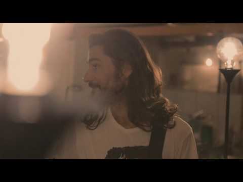 ‘The Night Is Still Young’ – Albumdebut Auf Wemakeit.com