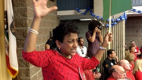 Saddleback Valley teachers hold rally for raise