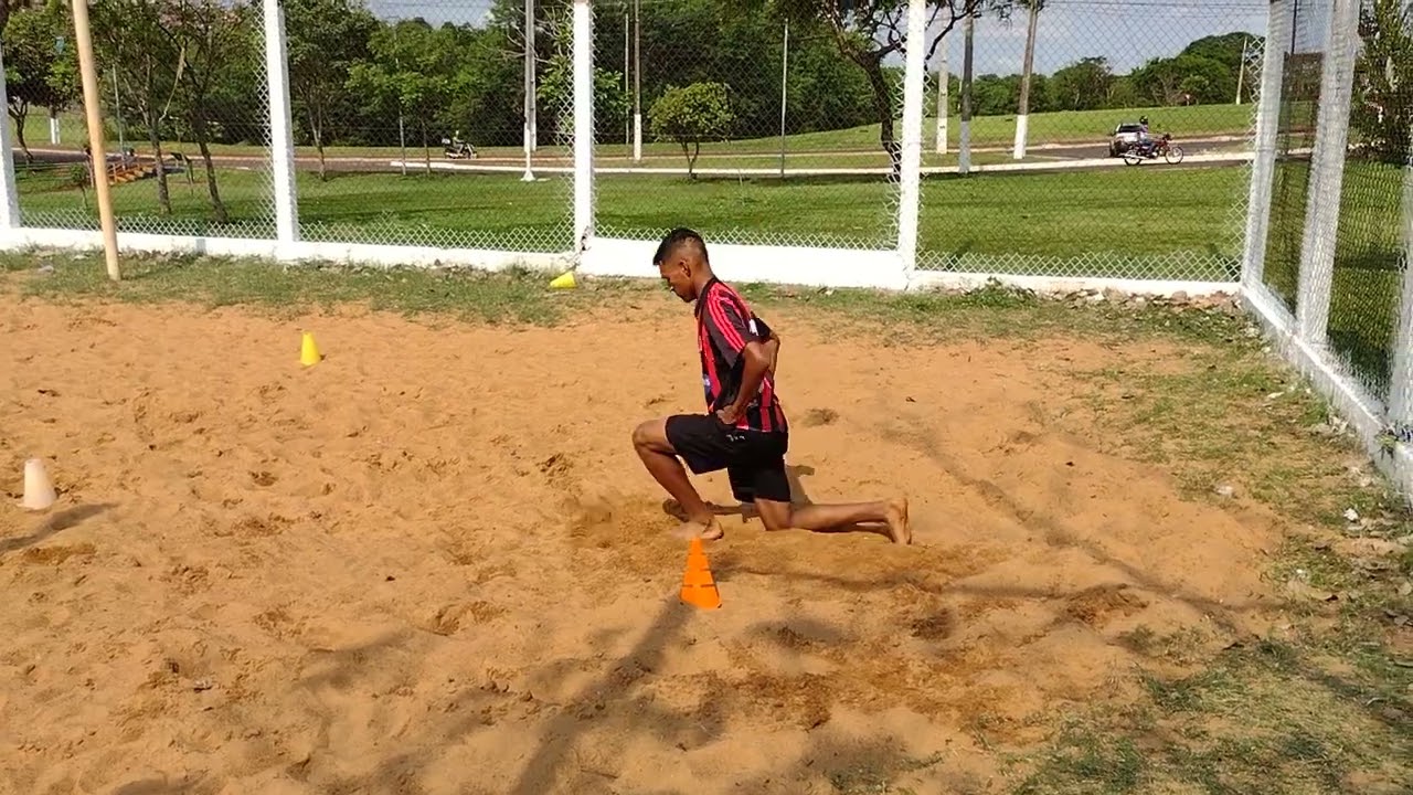 DICAS DE TREINAMENTO NA AREIA SALTOS ALTERNADOS E VELOCIDADE 💪🏃💨 #treino #futebol #brasil #soccer