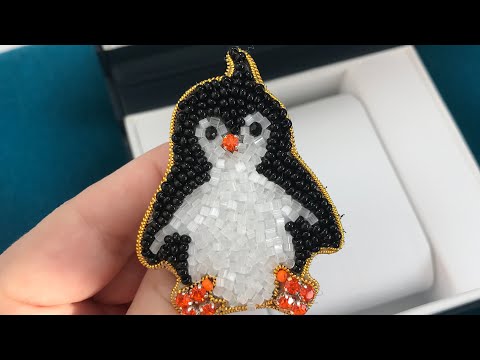 Пингвин из бисера брошка