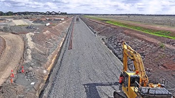 Regional Rail Link: Laying track in Tarneit