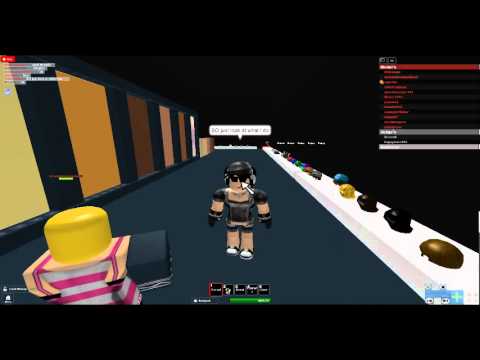 Outfit #1 For Girls on Roblox Fashion Show - YouTube
