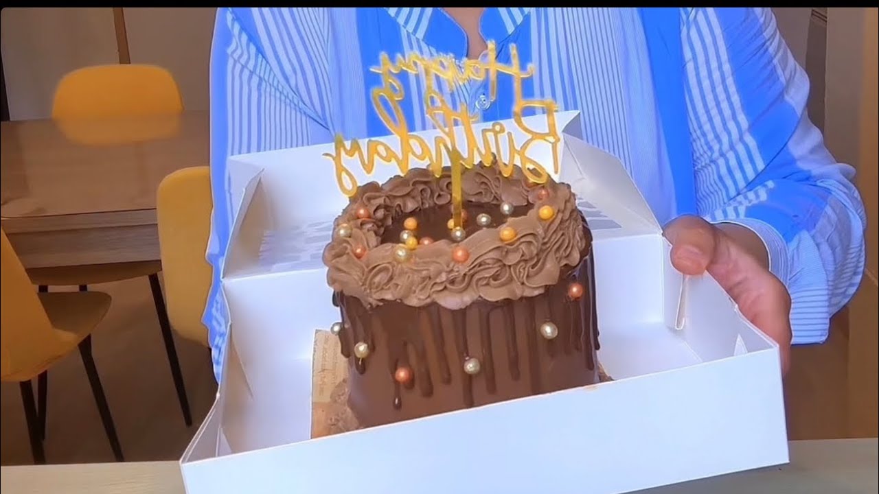 كيك شوكولاتة لعيد ميلاد بالكناش وكريمة سهلة