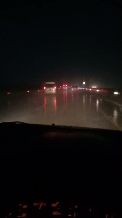 AVANZA OLD LEWATI TOL JOMBANG SAAT HUJAN DERES BANGET