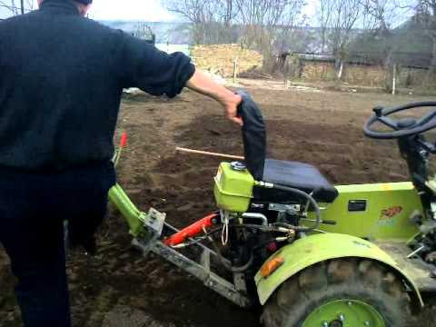Video: Mini Traktorius Namų ūkiui (52 Nuotraukos): Kaip Pasirinkti Daugiafunkcinius Vasarnamio Modelius Su Priedais? Prekių ženklų „Caliber“ir „Zubr“ypatybės