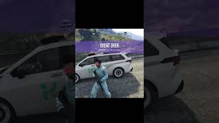 GTA V  online now has cars driving themselves. Weird out here in Los Santos #gtaonline #gtavonline