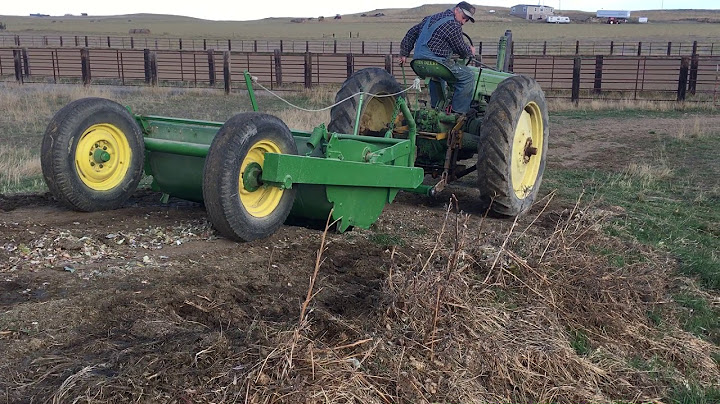 John Deere 1947 A with scraper