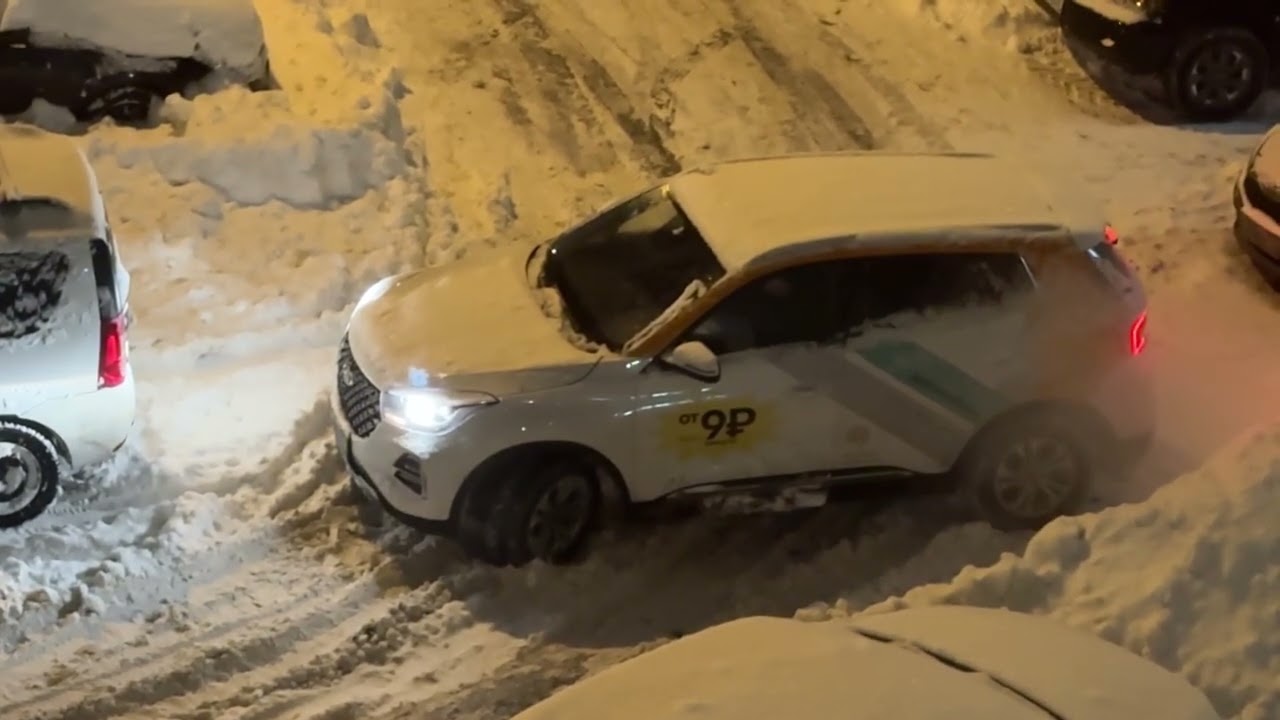 Беспомощный каршеринг после снегопада в Москве