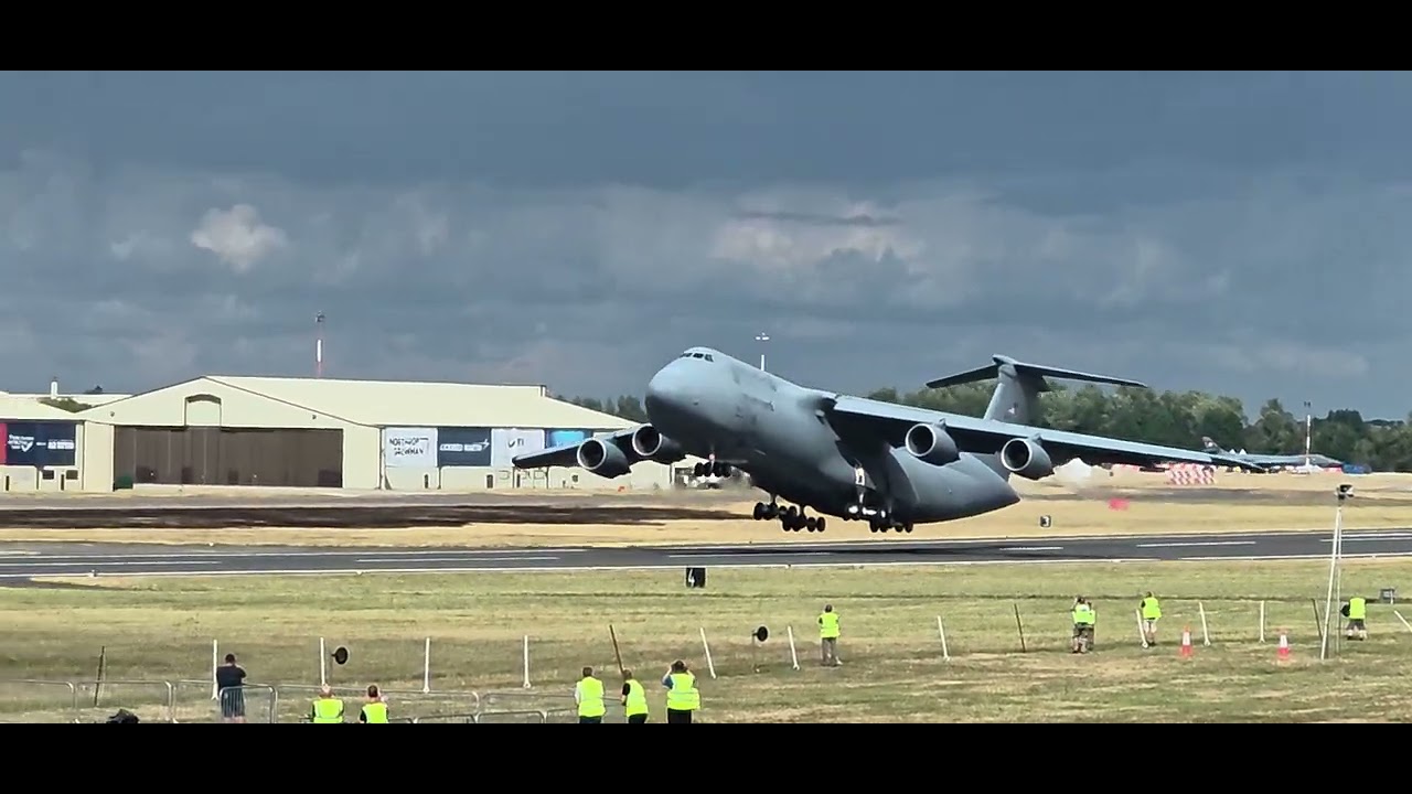 US Air Force C-5M Super Galaxy wing wave departing RIAT Fairford 2025