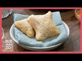 Estos tradicionales pastelitos de YUCA rellenos de dulce de camote son la sensación | Buenazo!