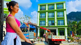 GENIUS GIRL: Control the crane to help workers install glass and awnings for the hotel