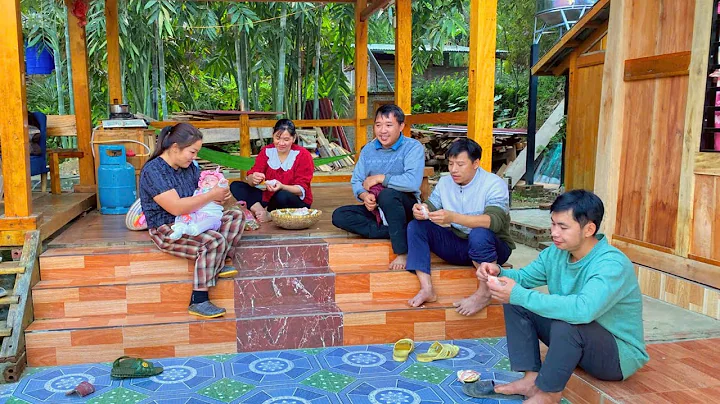 Binh and Ngoc harvested fresh vegetables and pomelos to sell and give to DT.
