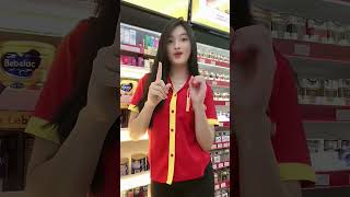 Mbak Alfamart Cantik Goyang Tiktok Mantap #shorts #goyang #goyangtiktok