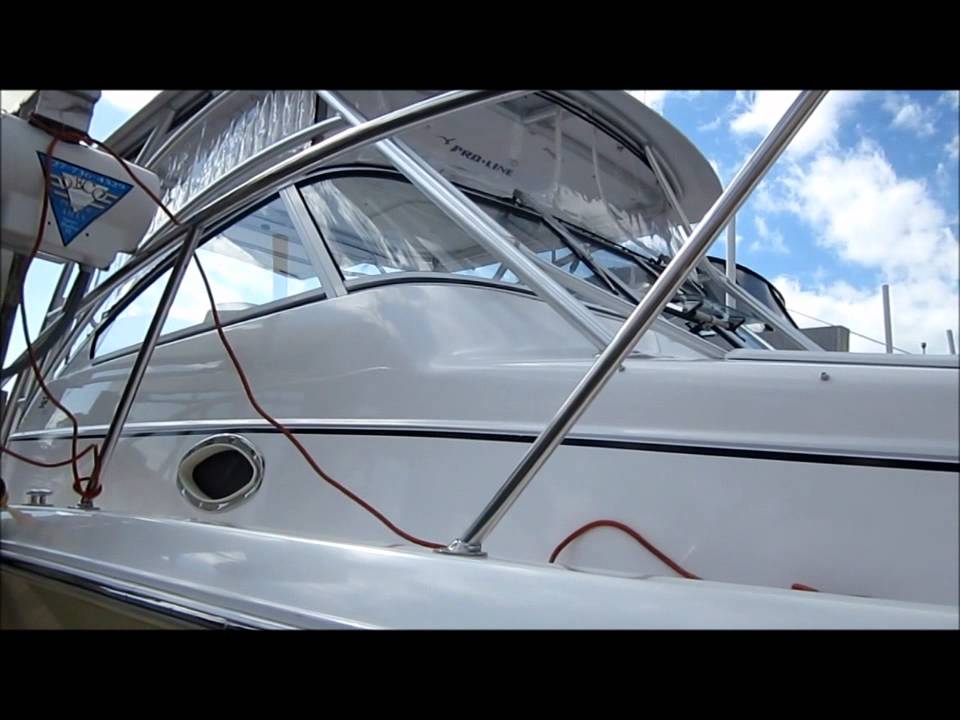 2010 32ft Proline Boat Day 2 oxidation gel coat polishing Garry Dean