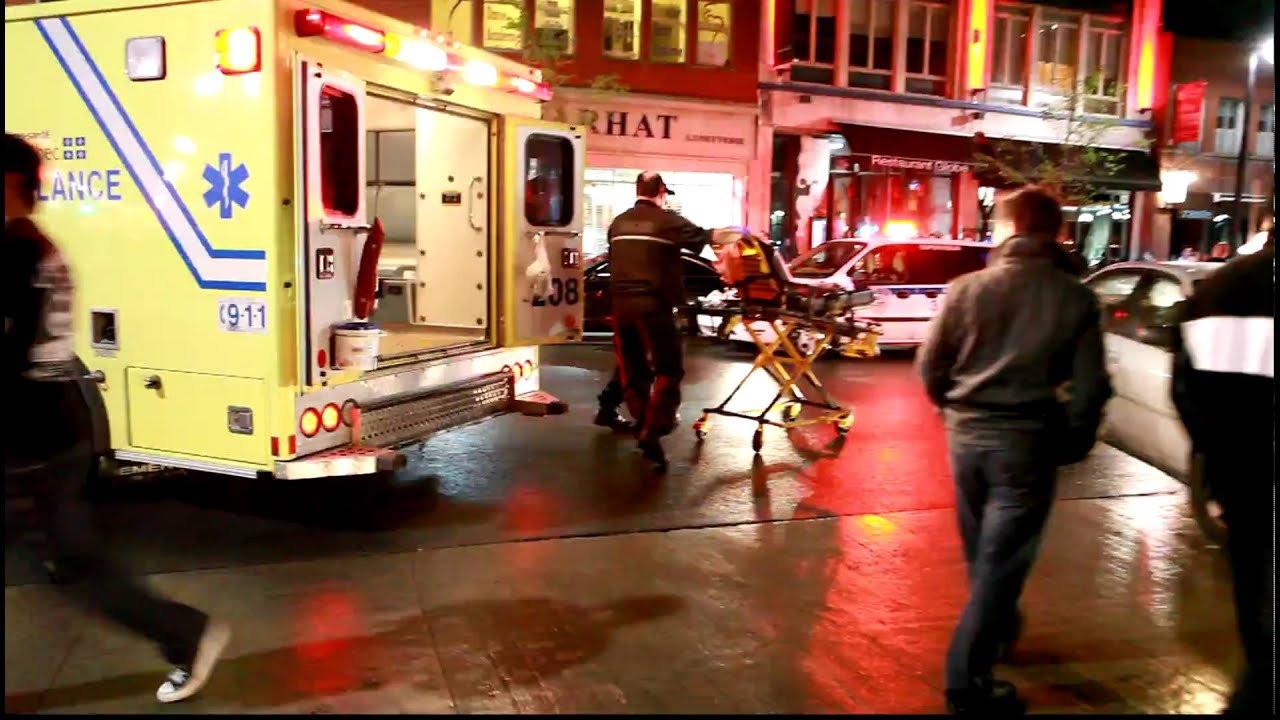 Busy Friday night on St-Laurent st. Montréal