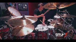 RAY LUZIER plays the Gruv X-Click.