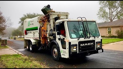 Labrie Automizer collecting trash in the fog