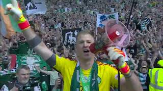 Joe hart party's with the green brigade #football #celtic #celticpark