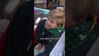 Geniaal idee! Jongen slaapt al vanaf vijf op de markt #shorts #rtvoost