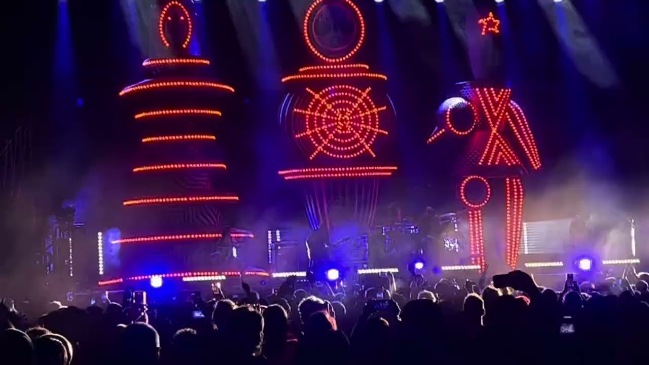 Bullet with Butterfly wings - Smashing Pumpkins live in Rome
